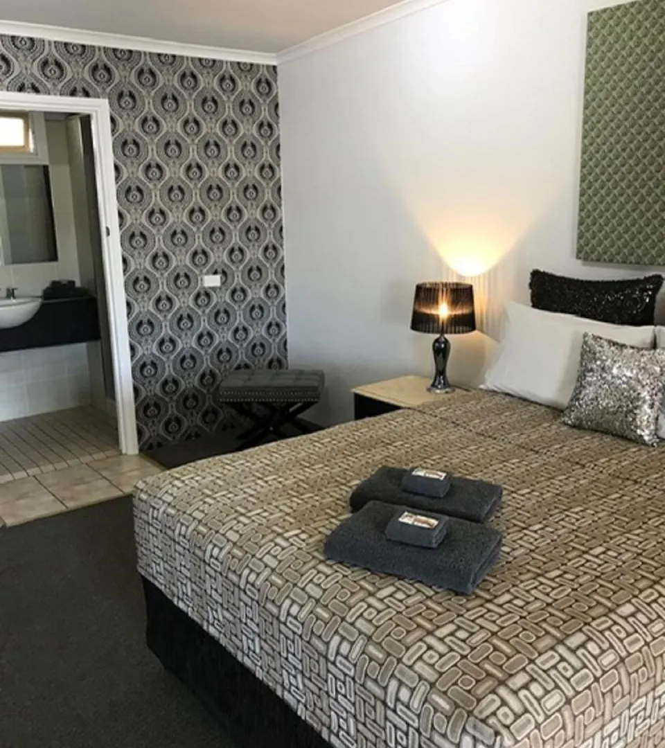 Central Motel Gin Gin